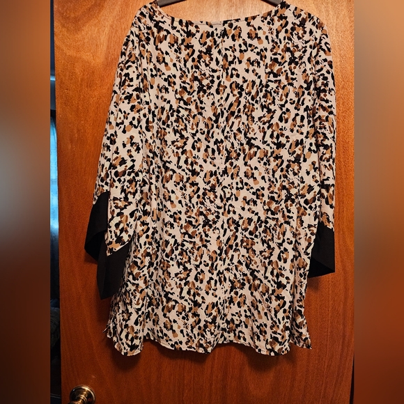 Leopard print blouse with black trimmed sleeves -lane Bryant size 22/24 - Picture 3 of 3